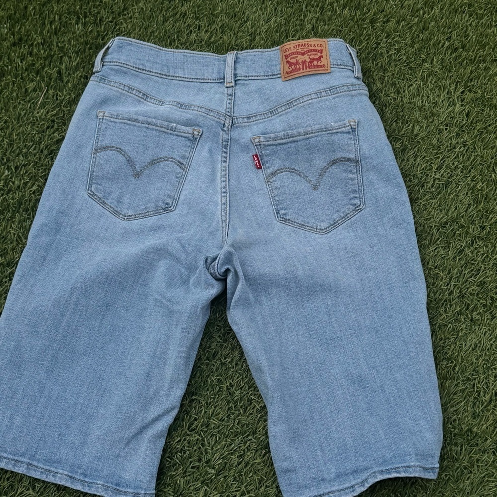 Levi’s Classic Bermuda Shorts - Picture 6 of 10